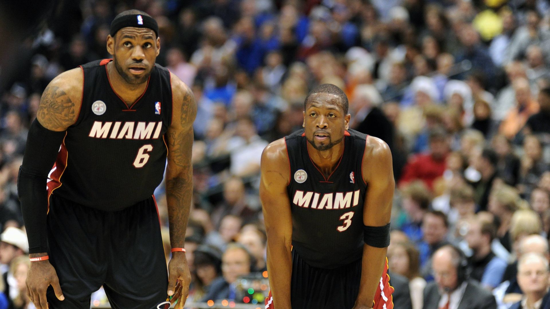 December 20, 2012: Miami Heat small forward LeBron James 6 and Miami Heat shooting guard Dwyane Wade 3 chat during an NBA Basketball Herren USA game between the Miami Heat and the Dallas Mavericks at the American Airlines Center in Dallas, TX