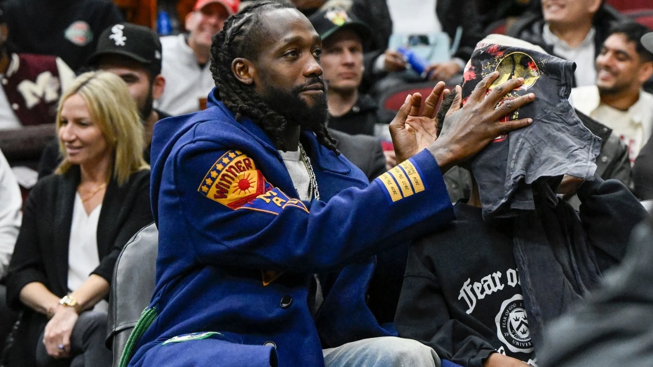 Former Chicago Bulls player Pat Beverley, left, is seen with his son, Elijah Beverly, courtside during the second half of thegame between the Chicago Bulls and the LA Clippers at the United Center.