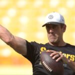 Pittsburgh Steelers quarterback Aaron Rodgers (8) warms up before the game against the Tampa Bay Buccaneers at Acrisure Stadium.