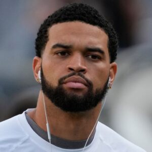 Chicago Bears quarterback Caleb Williams (18) warms up before a game against the Buffalo Bills at Soldier Field.