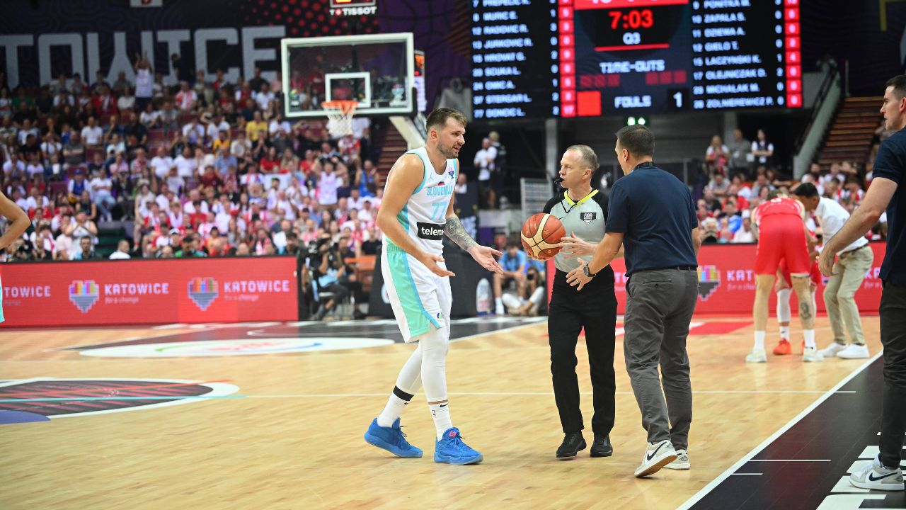 Luka Doncic argues with the referee during Poland vs Slovenia at EuroBasket.