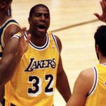 Earvin Magic Johnson (Mitte) und Vlade Divac (beide Los Angeles Lakers)