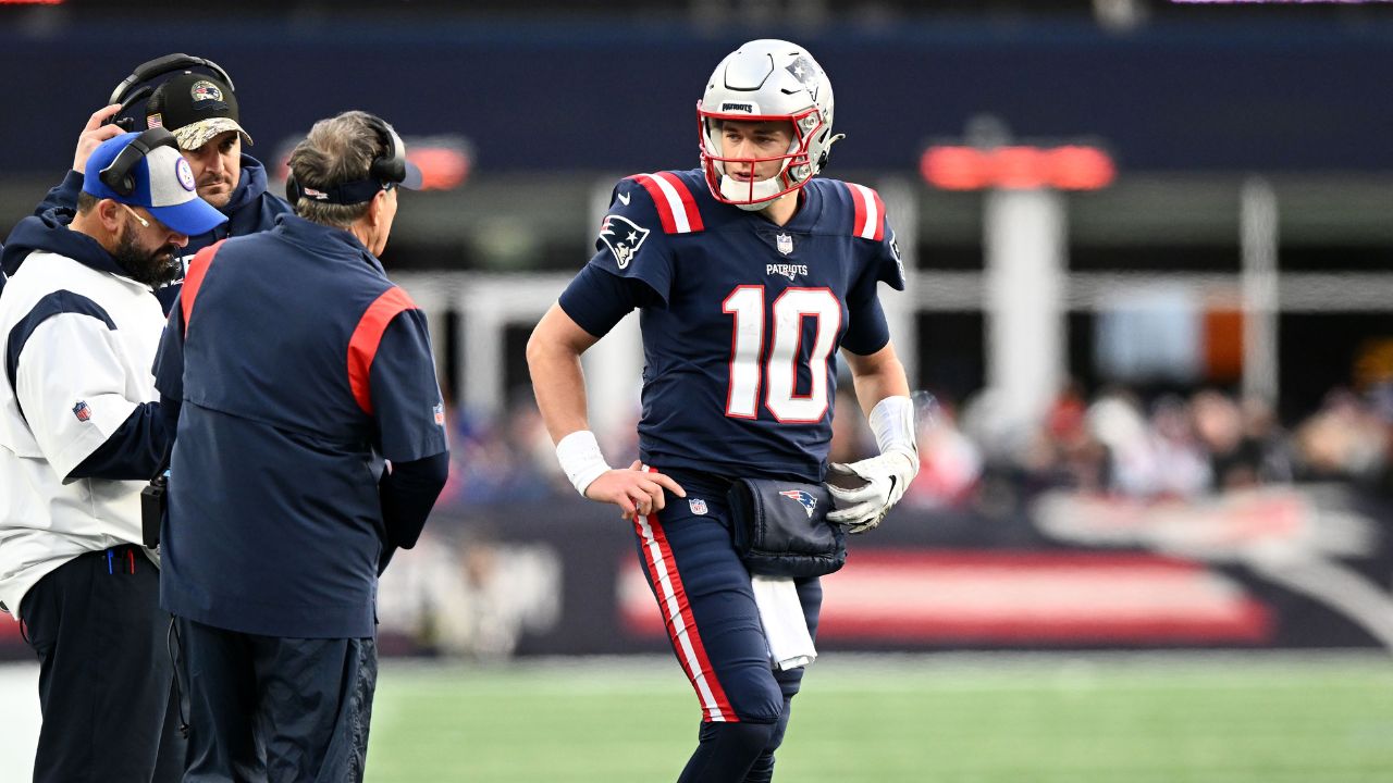 New England Patriots quarterback Mac Jones (10) talks with head coach Bill Belichick and Matthew Patricia during the second half of a game at Gillette Stadium.