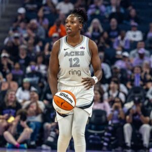 Las Vegas guard Chelsea Gray (12)brings the ball up court during the WNBA, Basketball Damen, USA Basketball game between Las Vegas Aces and the Golden State Valkyries