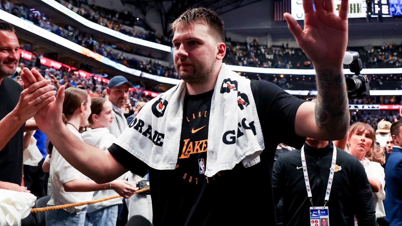 Los Angeles Lakers guard Luka Doncic (77) waves to fans after the game against the Dallas Mavericks at American Airlines Center.