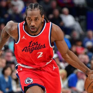 Los Angeles Clippers forward Kawhi Leonard (2) moves to the basket against the Cleveland Cavaliers during the second half at Intuit Dome