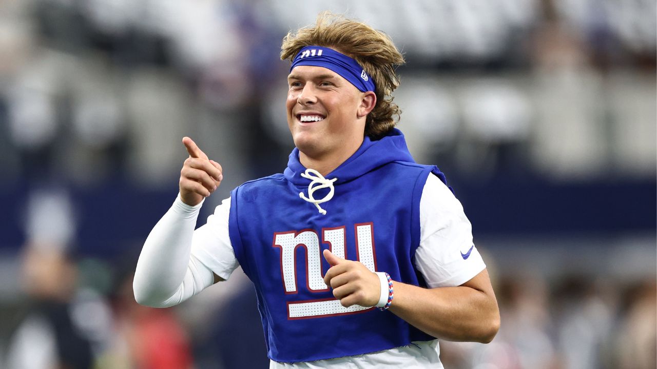 New York Giants quarterback Jaxson Dart (6) warms up before the game against the Dallas Cowboys at AT&T Stadium.