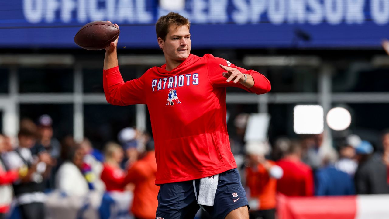 New England Patriots quarterback Drake Maye (10) warms up before the game against the Pittsburgh Steelers at Gillette Stadium.