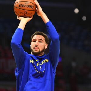 LOS ANGELES, CA - APRIL 18: Golden State Warriors Guard Klay Thompson (11) works out before game three of the first round of the 2019 NBA Basketball Herren USA Playoffs