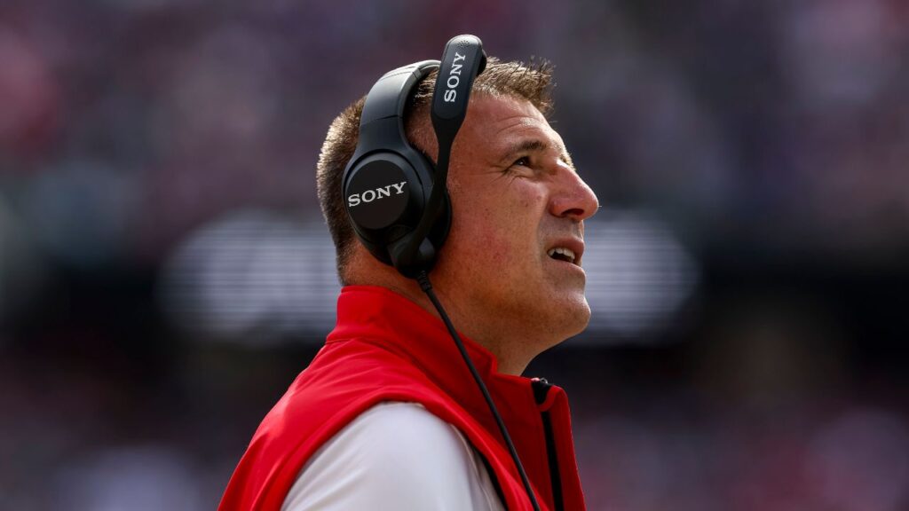 New England Patriots head coach Mike Vrabel during the first quarter at Gillette Stadium.