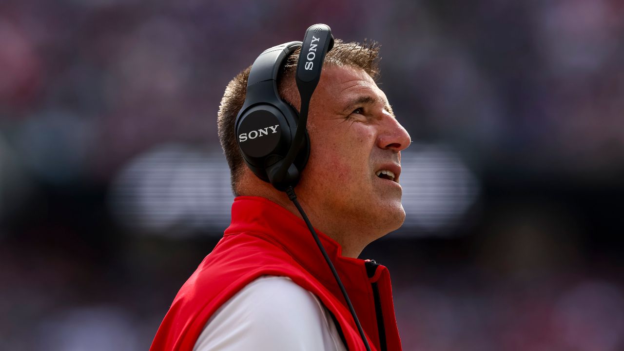 New England Patriots head coach Mike Vrabel during the first quarter at Gillette Stadium.