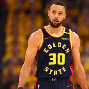 Golden State Warriors guard Stephen Curry (30) between plays against the Houston Rockets during the first quarter of game four of the 2025 NBA Playoffs first round at Chase Center.