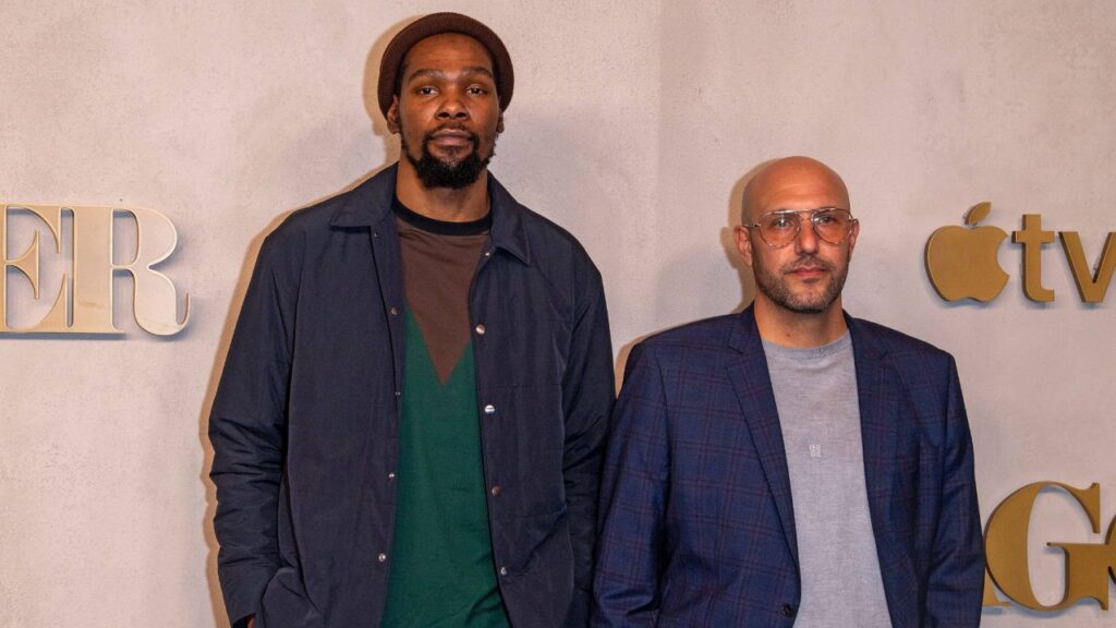 October 26, 2021, New York, United States: Kevin Durant and Rich Kleiman attend the Swagger New York premiere at the Brooklyn Academy of Music in New York City. New York United States - ZUMAs197 20211026_zaa_s197_293 Copyright: xRonxAdarx