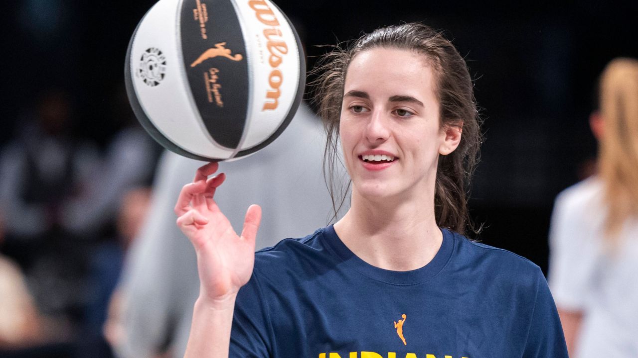 Sport Bilder des Tages Indian Fever Caitlin Clark warms up before the first half against the New York Liberty at Barclays Center