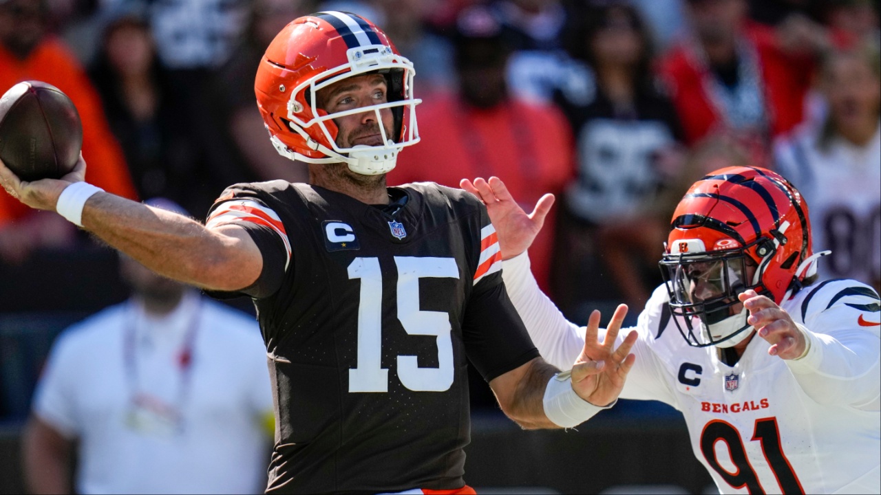 Cleveland Browns quarterback Joe Flacco (15) is chased through the end zone by Cincinnati Bengals defensive end Trey Hendrickson (91) in the fourth quarter of the NFL Week 1 game between the Cleveland Browns and the Cincinnati Bengals at Huntington Bank Field in Cleveland on Sunday, Sept. 7, 2025. The Bengals begin the season with a 17-16 win over the Browns.