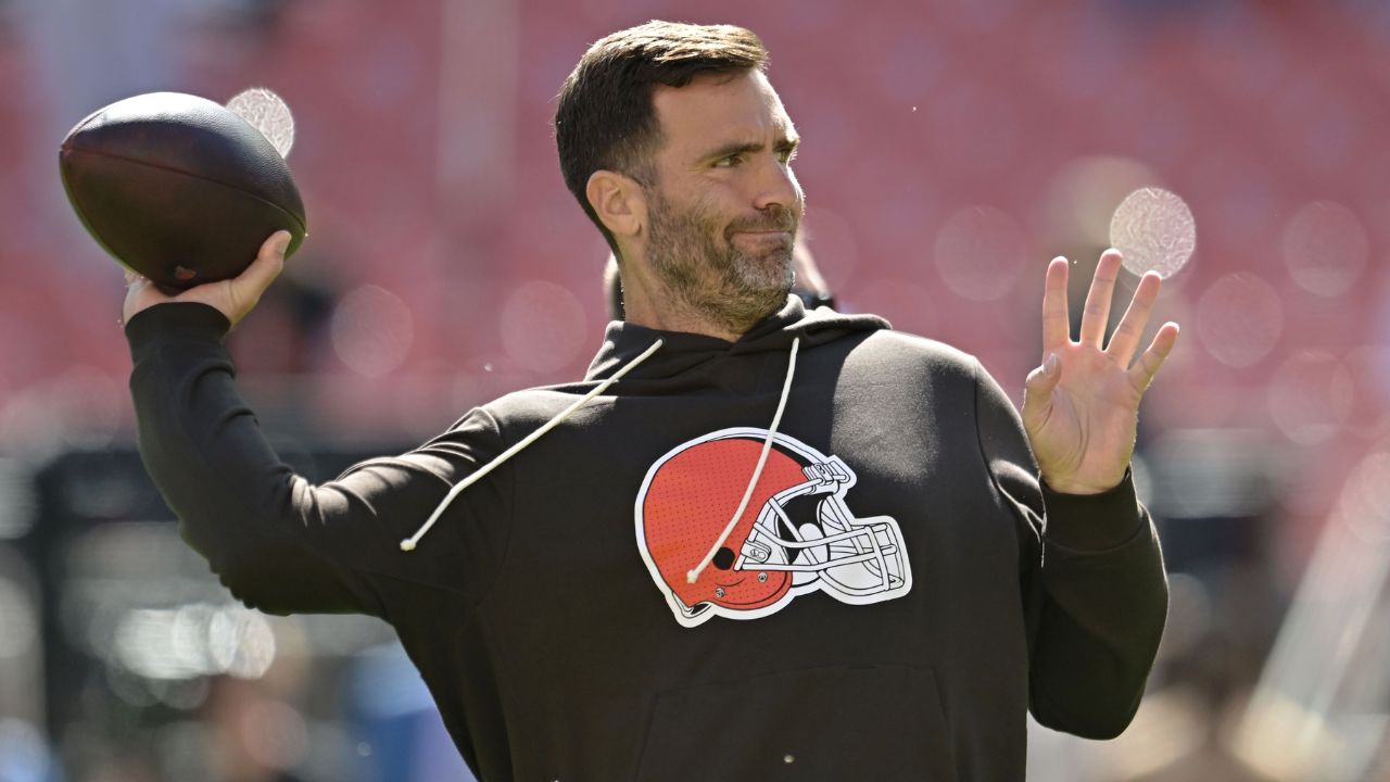 Cleveland Browns quarterback Joe Flacco (15) warms up before the game against the Cincinnati Bengals at Huntington Bank Field.
