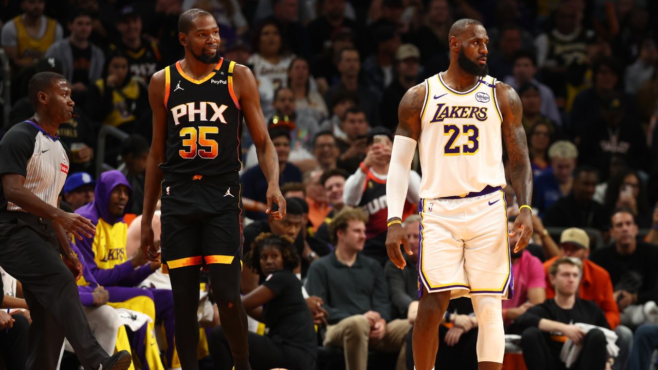 Los Angeles Lakers forward LeBron James (23) against Phoenix Suns forward Kevin Durant (35) during an NBA Cup game at Footprint Center.