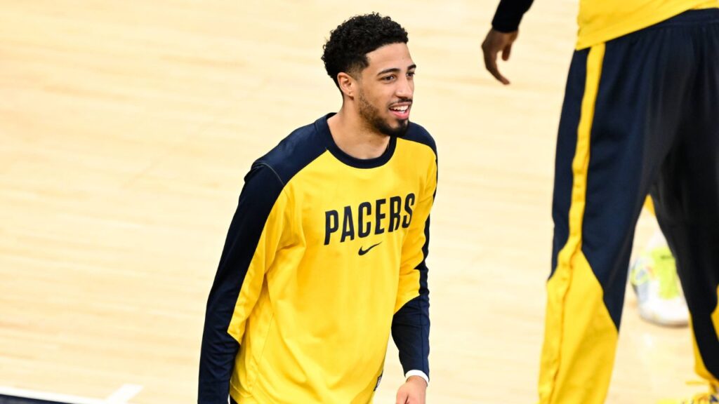 Indiana Pacers vs Oklahoma City Thunder in Indianapolis INDIANAPOLIS, INDIANA