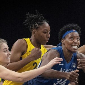 Los Angeles Sparks vs. Minnesota Lynx Minnesota Lynx s Sylvia Fowles (34) faces a double team by the Los Angeles Sparks in the second quarter