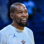 NBA, Basketball Herren, USA All-Star Game night: Pregame SAN FRANCISCO, CALIFORNIA - FEBRUARY 16: Kevin Durant of Phoenix Suns warms up during the 2025 NBA All-Star night