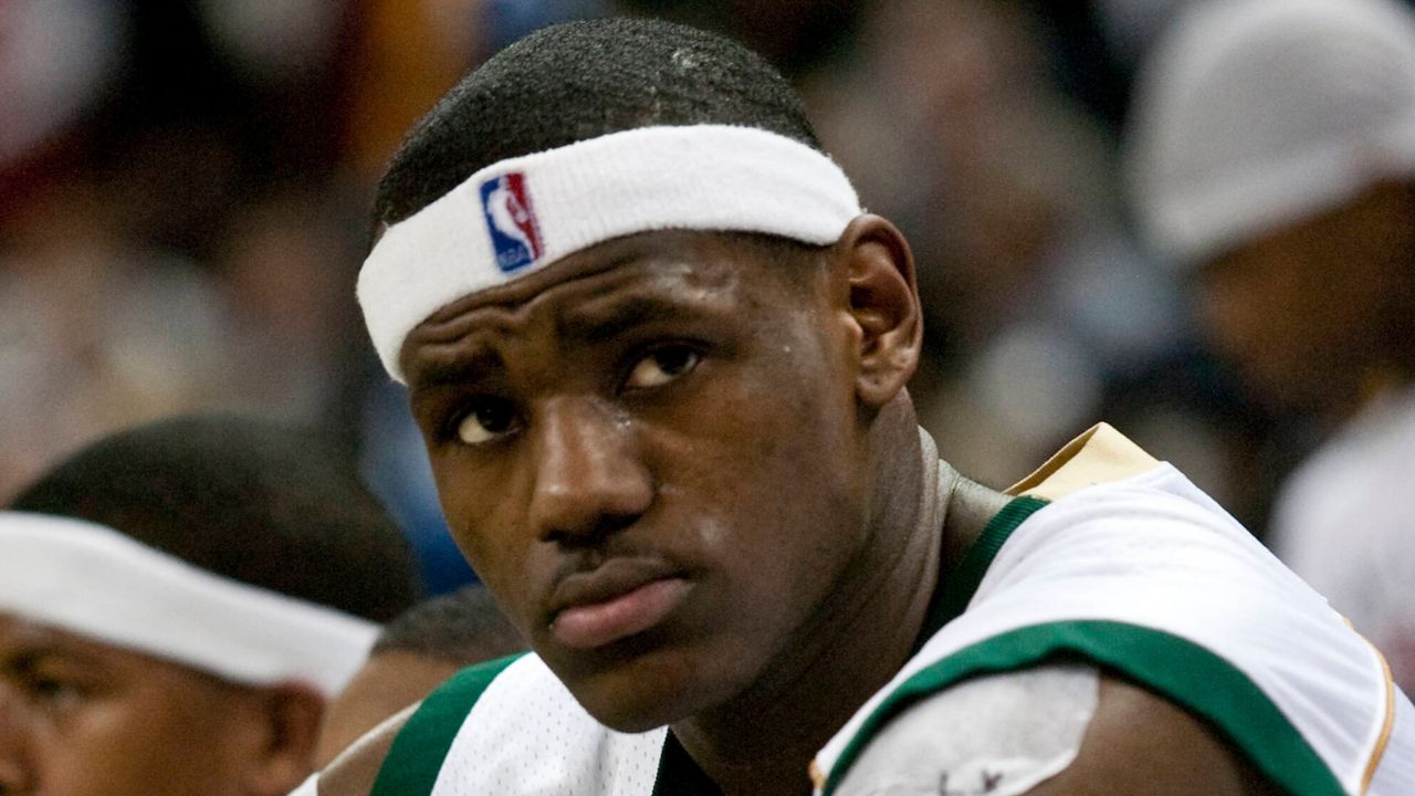 Basketball Lebron James, 18 years old, playing for St Vincent s-St Mary s High School vs Westchester at the 2003 The Prime Time Shootout