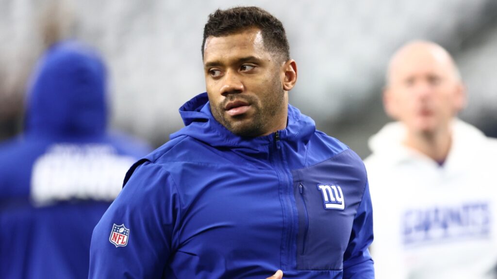 New York Giants quarterback Russell Wilson warms up before the game against the Dallas Cowboys at AT&T Stadium.