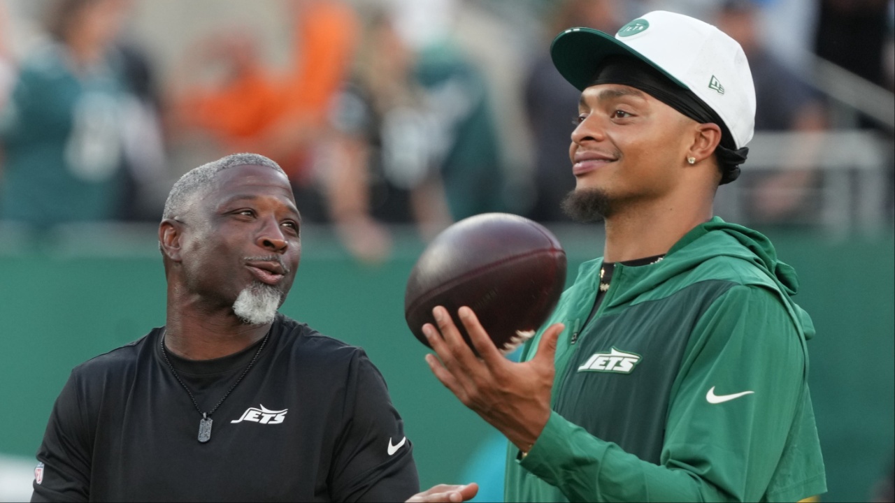 East Rutherford, NJ -- August 22, 2025 -- Coach Aaron Glenn and quarterback Justin Fields of the Jets before the game. The Philadelphia Eagles came to MetLife Stadium to play the NY Jets in the final preseason season game.
