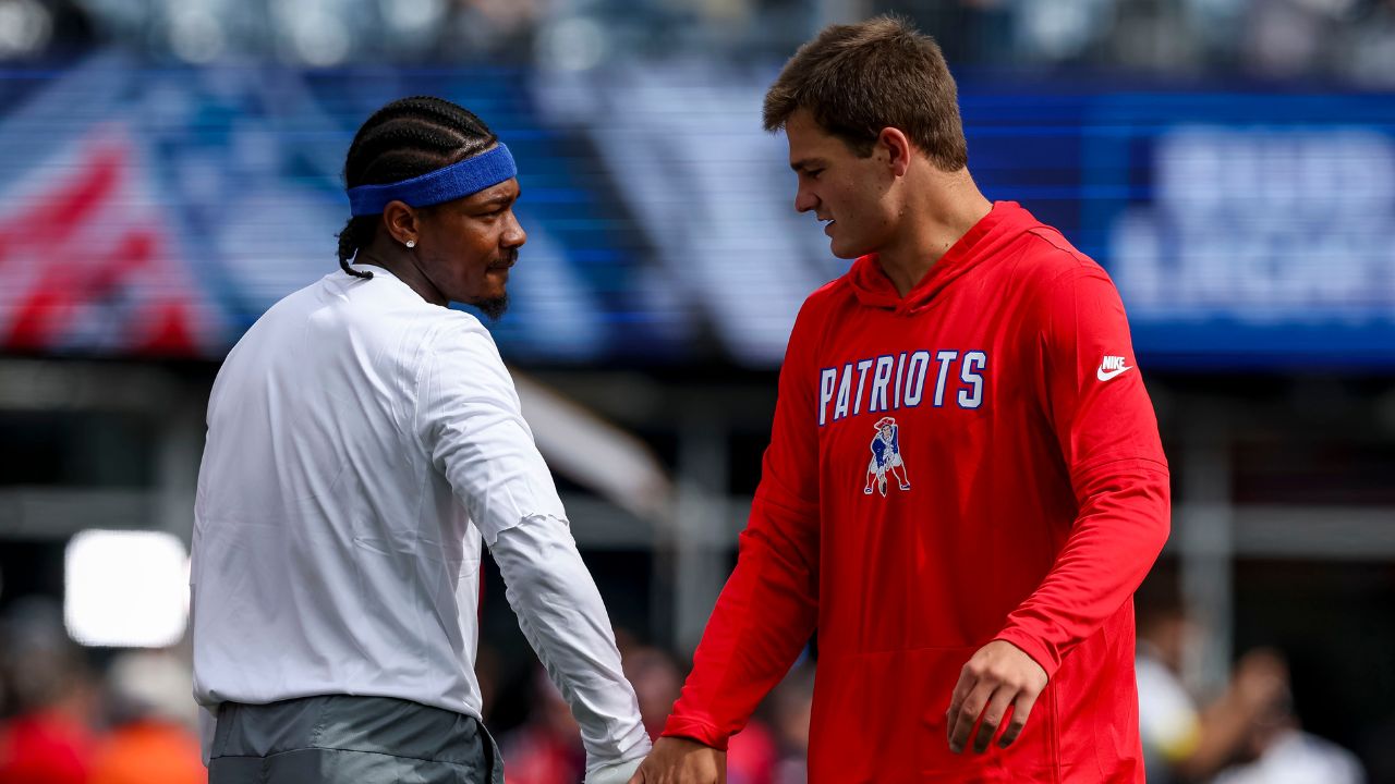 New England Patriots quarterback Drake Maye (10) and New England Patriots wide receiver Stefon Diggs (8) before the game against the Pittsburgh Steelers at Gillette Stadium.
