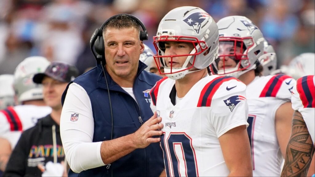 New England Patriots coach Mike Vrabel talks to quarterback Drake Maye (10) during the second quarter at Nissan Stadium in Nashville, Tenn., Sunday, Oct. 19, 2025.