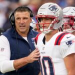 New England Patriots coach Mike Vrabel talks to quarterback Drake Maye (10) during the second quarter at Nissan Stadium in Nashville, Tenn., Sunday, Oct. 19, 2025.