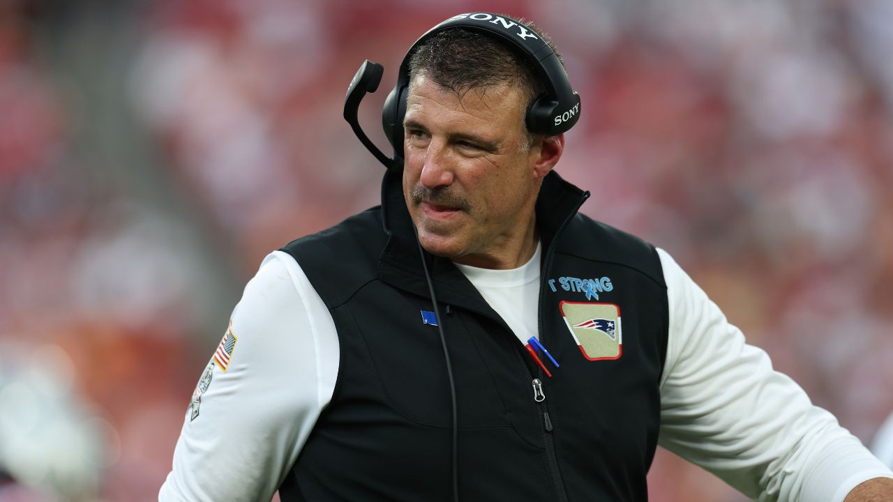 New England Patriots head coach Mike Vrabel walks downfield during the third quarter against the Tampa Bay Buccaneers at Raymond James Stadium.