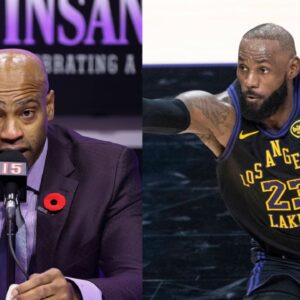 Vince Carter (L), LeBron James (R)