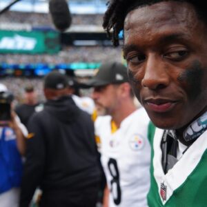 New York Jets cornerback Sauce Gardner (1) is shown after a 34-32 loss against quarterback Aaron Rodgers (8, background) and the Pittsburgh Steelers, Sunday, September 7, 2025, in East Rutherford.