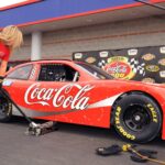 Shawn Johnson (USA) hebt ab beim Versuch am Rande der Coca Cola 600 NASCAR Sprint Cup Series