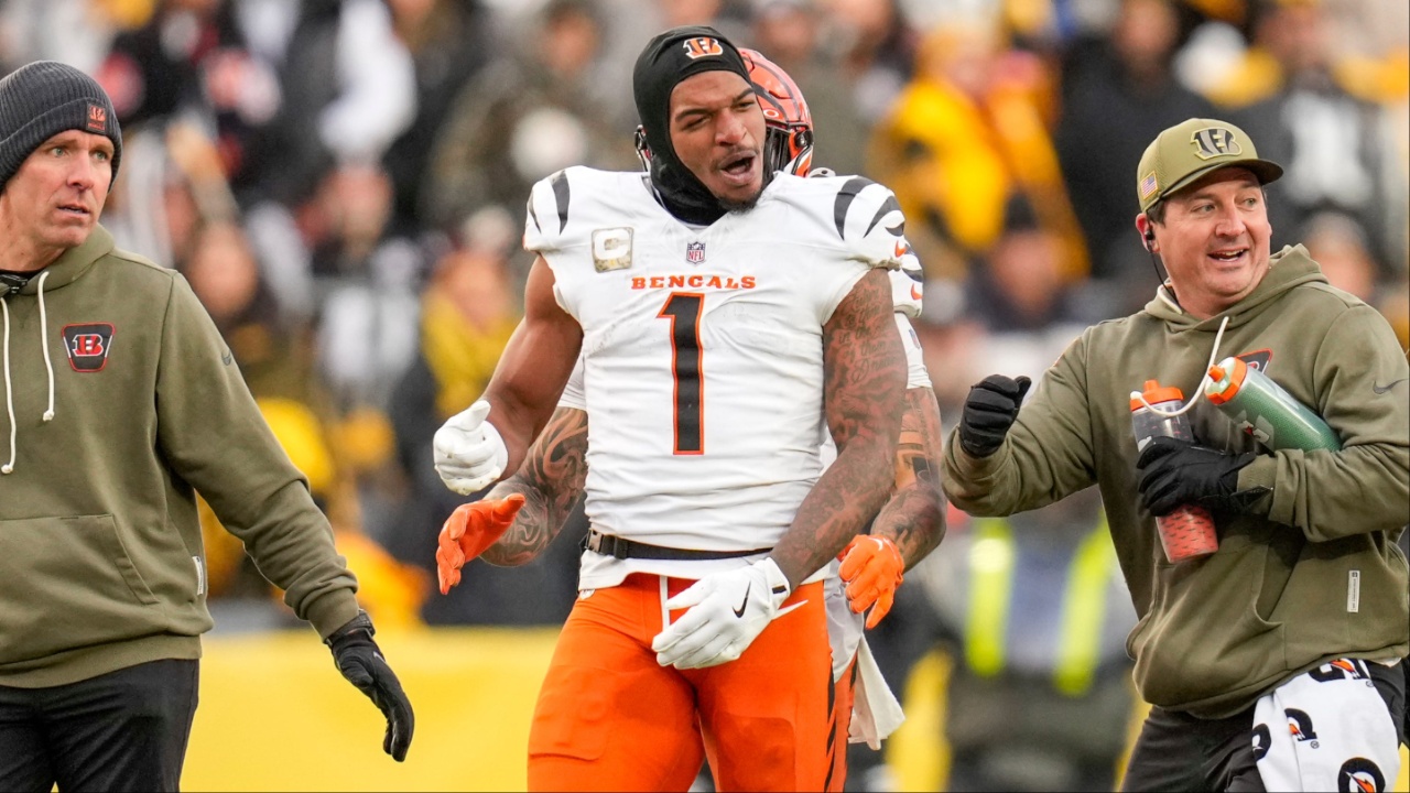 Cincinnati Bengals wide receiver Ja'Marr Chase (1) is pushed out of a skirmish at midfield in the fourth quarter of the NFL Week 11 game between the Pittsburgh Steelers and the Cincinnati Bengals at Acrisure Stadium in Pittsburgh on Sunday, Nov. 16, 2025. The Bengals lost 34-12.