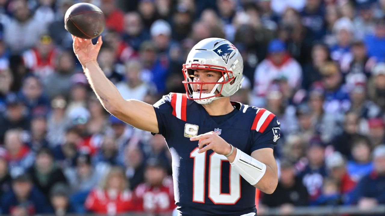 New England Patriots quarterback Drake Maye (10) passes against the Atlanta Falcons during the first half at Gillette Stadium.