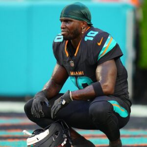 Miami Dolphins wide receiver Tyreek Hill (10) practices before the game against the New York Jets at Hard Rock Stadium.
