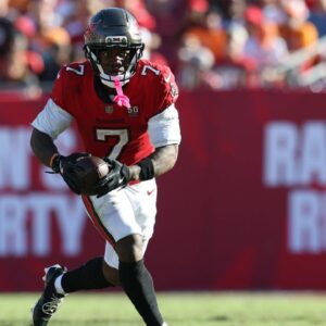 Tampa Bay Buccaneers running back Bucky Irving (7) runs during the second half against the Arizona Cardinals at Raymond James Stadium.