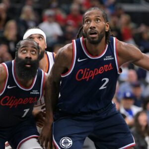 Los Angeles Clippers guard James Harden (1) and forward Kawhi Leonard (2) Phoenix Suns forward Dillon Brooks (3) in the second half against the Phoenix Suns at Intuit Dome.