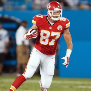 Kansas City Chiefs tight end Travis Kelce (87) runs after catching a pass during the third quarter against the Carolina Panthers at Bank of America Stadium.