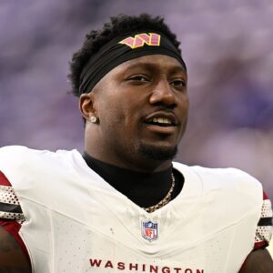 Washington Commanders wide receiver Deebo Samuel Sr. (1) practices before the game at U.S. Bank Stadium.