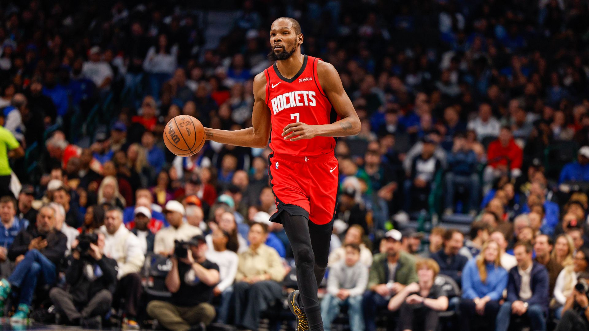 Dec 6, 2025; Dallas, Texas, USA; Houston Rockets forward Kevin Durant (7) brings the ball up the court during the first quarter against the Dallas Mavericks at American Airlines Center