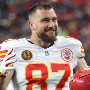 Kansas City Chiefs tight end Travis Kelce (87) warms up prior to the game against the Dallas Cowboys at AT&T Stadium.