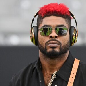 San Fancisco 49ers wide receiver Jauan Jennings (15) looks on during warmups prior to the game against the Arizona Cardinals at State Farm Stadium.