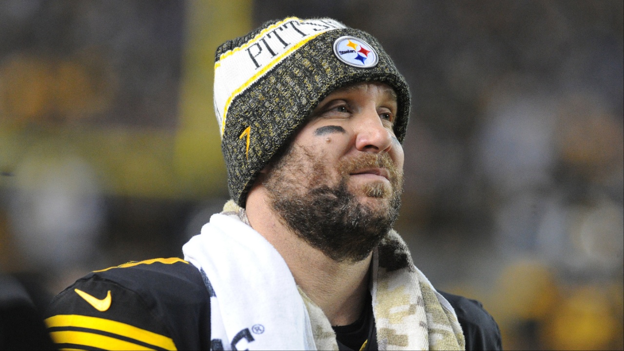 Pittsburgh Steelers quarterback Ben Roethlisberger (7) watches the fourth quarter against the New England Patriots at Heinz Field.