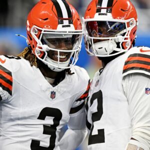 Cleveland Browns wide receiver Jerry Jeudy (3) and Cleveland Browns quarterback Shedeur Sanders (12) warm up before the game against the Detroit Lions at Ford Field.