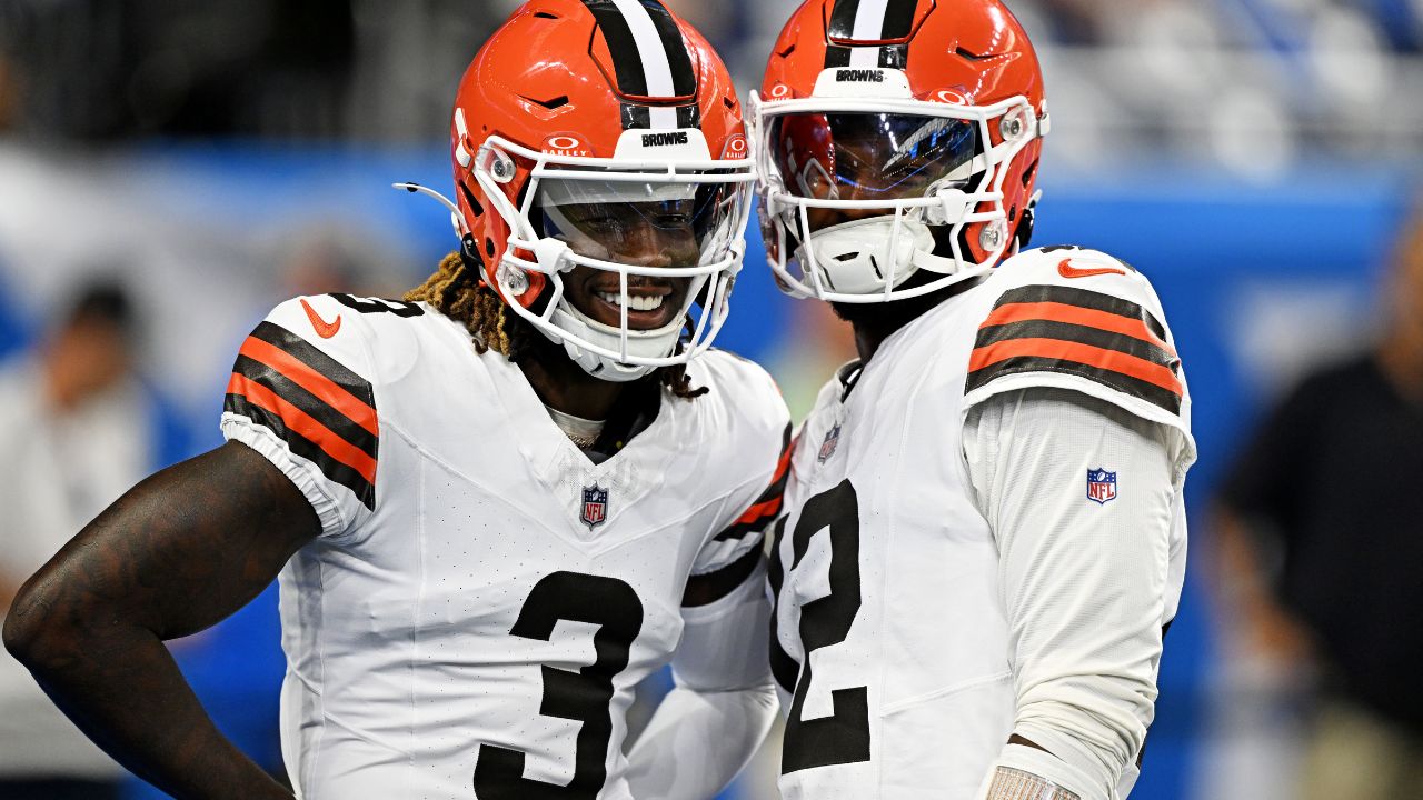 Cleveland Browns wide receiver Jerry Jeudy (3) and Cleveland Browns quarterback Shedeur Sanders (12) warm up before the game against the Detroit Lions at Ford Field.