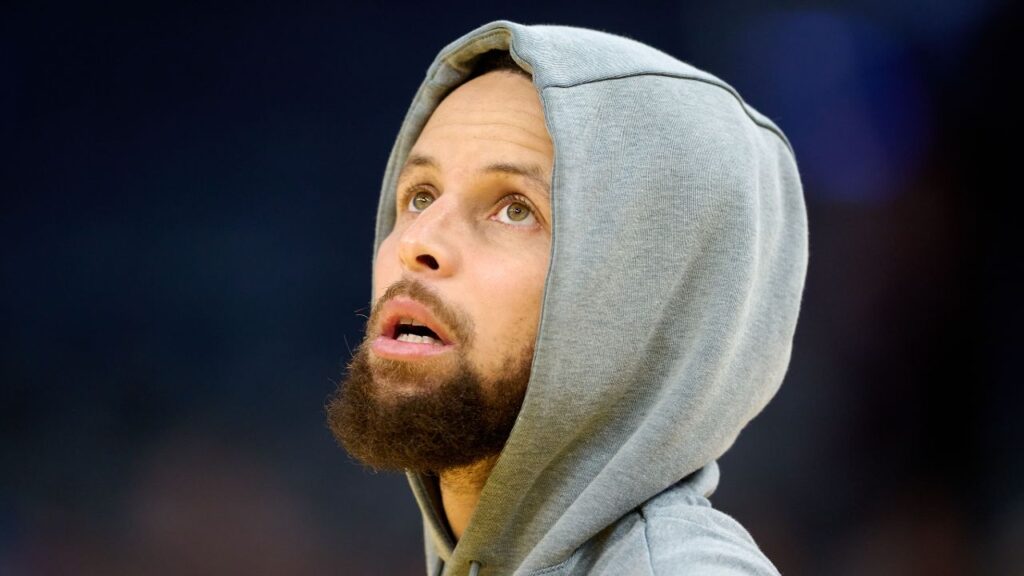 Golden State Warriors guard Stephen Curry (30) warms up before the game against the Milwaukee Bucks at Chase Center.