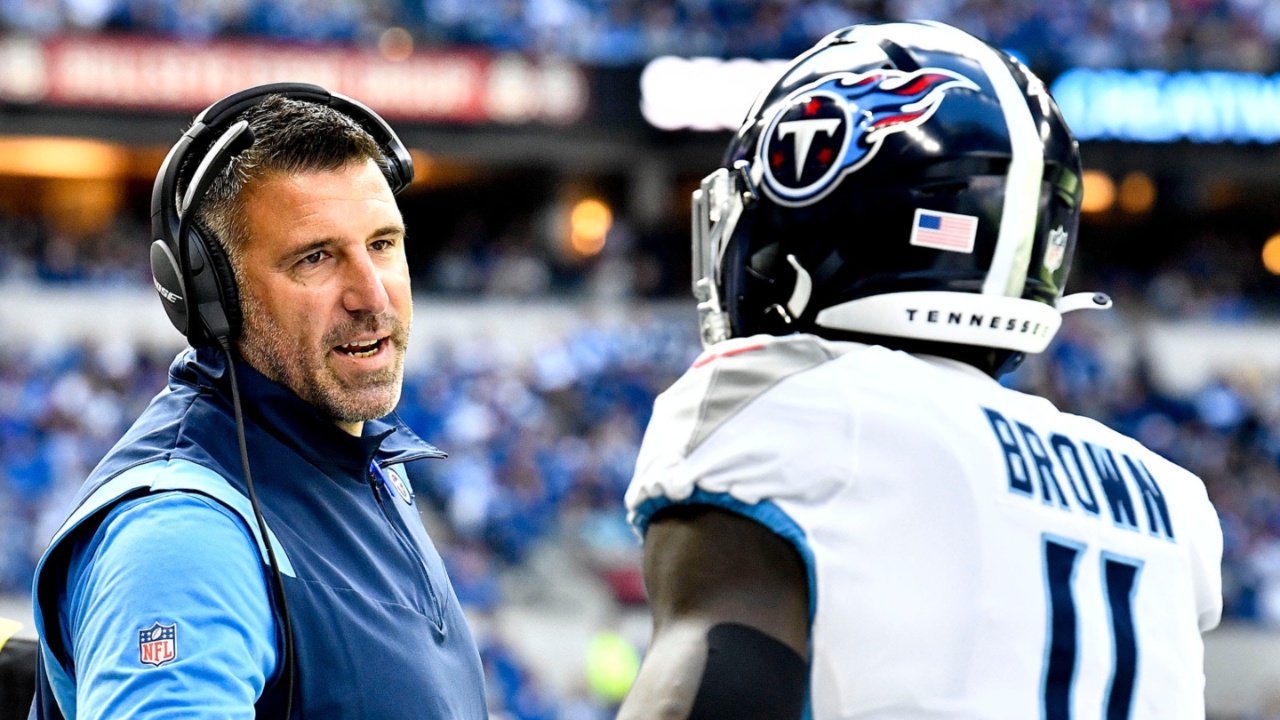 Tennessee Titans head coach Mike Vrabel congratulates wide receiver A.J. Brown (11) on his touchdown during the second quarter at Lucas Oil Stadium Sunday, Oct. 31, 2021 in Indianapolis, Ind. Titans Colts 063