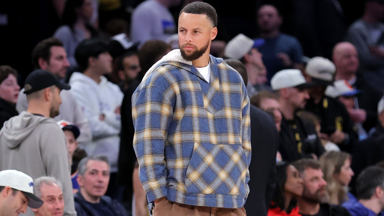 Golden State Warriors guard Stephen Curry (30) stands on the court during a time out during the fourth quarter against the New York Knicks at Madison Square Garden